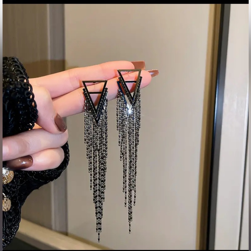 Brand New Exaggerated Black Drop Earrings